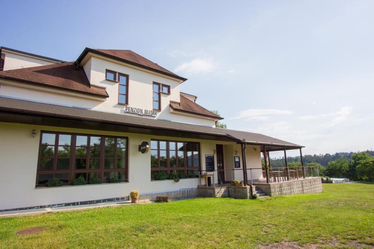 Penzion Majak Dublovice エクステリア 写真